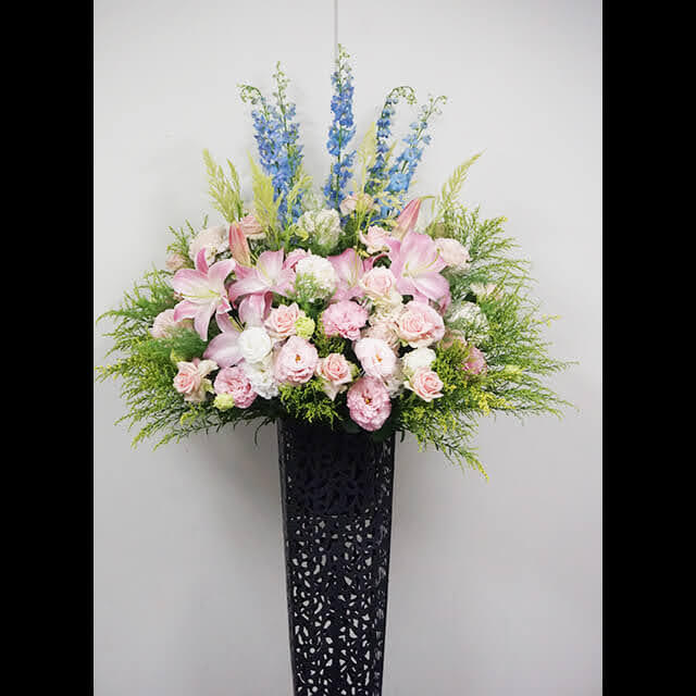 【配達回収無料】アイアンスタンド花 | ユリ、バラ、トルコキキョウ、ソリダコ、デルフィニューム他