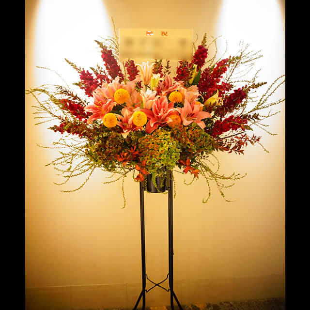 【配達回収無料】スタンド花 | ユリ、スナップ、マム、アジサイ、雪柳 他