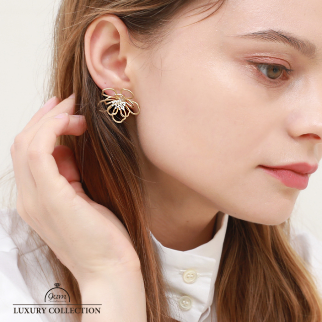 ピアス フラワー 花びら 立体的 レディース マット 金属アレルギー対応 上品 トレンド 大人可愛い 9am