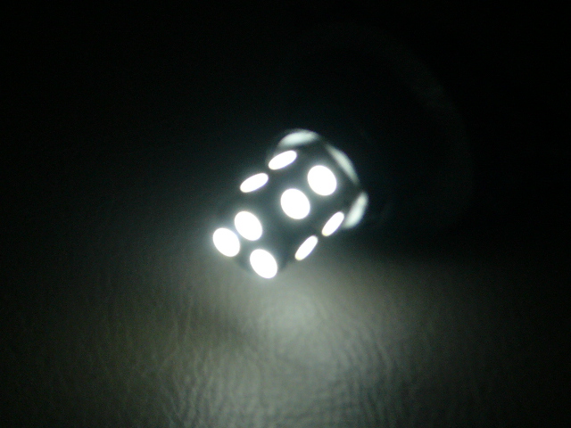 バルブ・ハロゲン3157型・13SMDウェッジ・ダブル球ホワイト