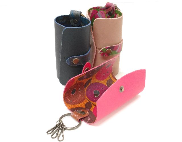 【軽量プリントレザー】　牛革キーケース　ピンク色フラワープリント柄　GIRIER MORE