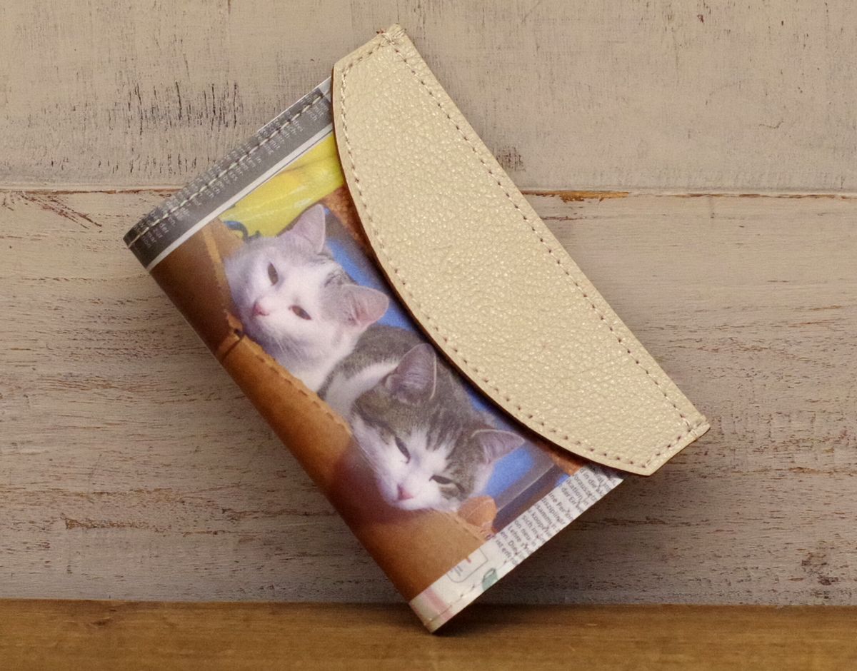 【ペーパー スモールウォレットシリーズ】 猫＆ヨーロッパ新聞柄＆牛革 カードケース 11