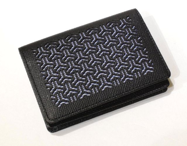 【牛革彫刻　名刺入れ】　組亀甲柄×ロンドンストライプ柄　ソリッドブラック色