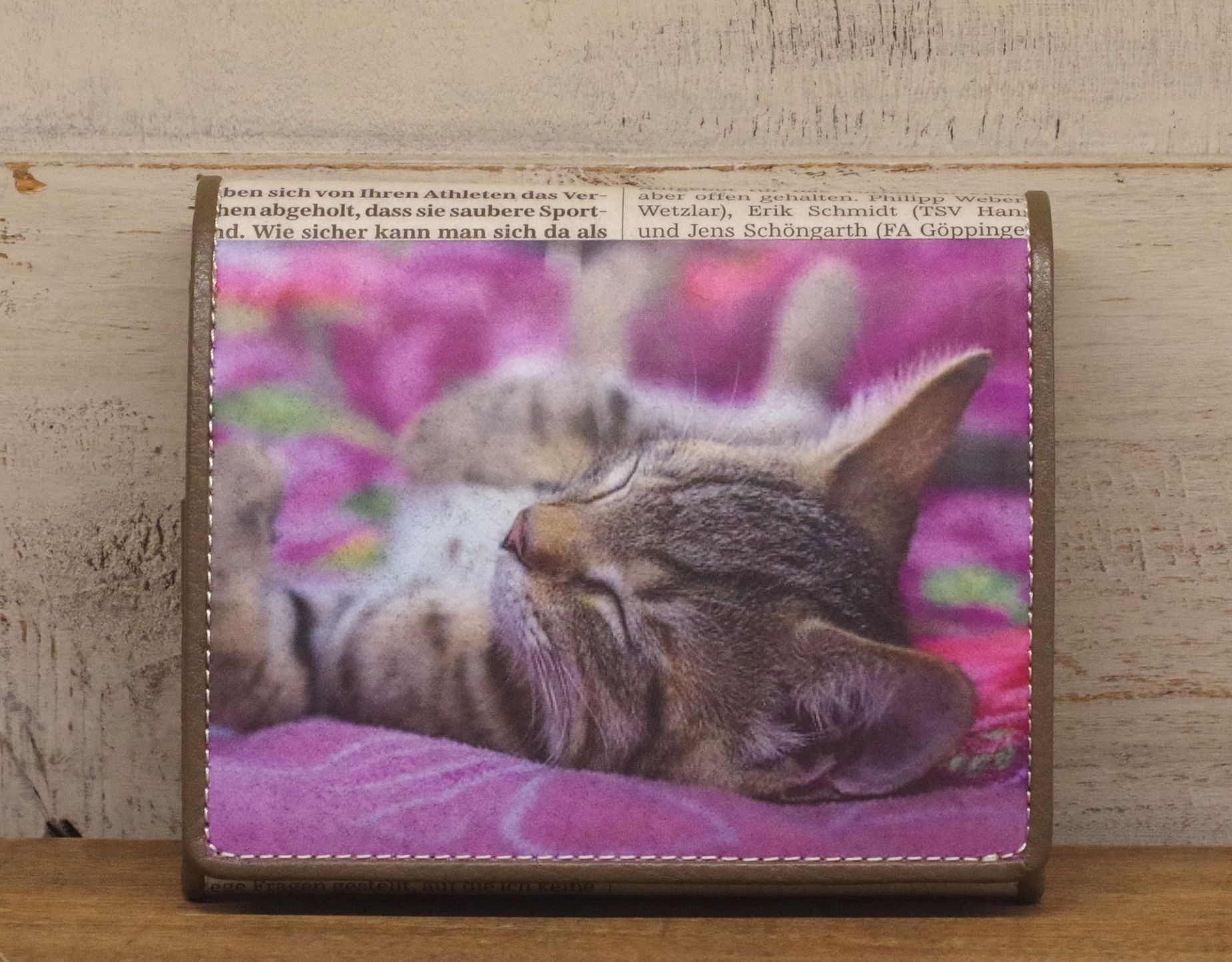 《猫三昧》 リサイクルペーパー＆牛革 BOX３折財布 S10