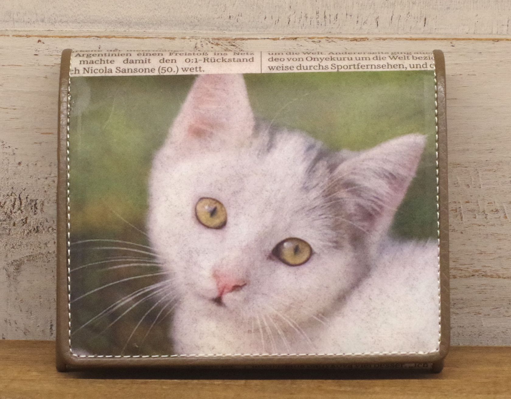 《猫三昧》 リサイクルペーパー＆牛革 BOX３折財布 S07