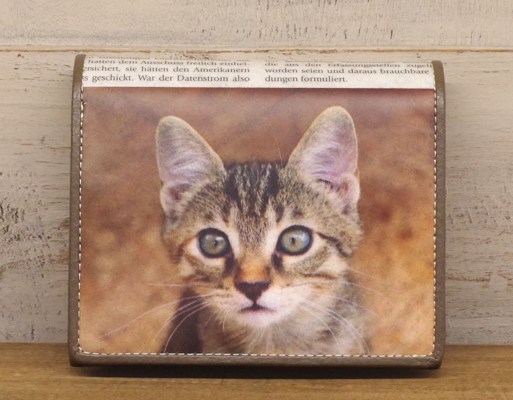 《猫三昧》 リサイクルペーパー＆牛革 BOX３折財布 S09
