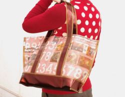 【世界に一つだけのトートバッグ】ヴィンテージアートトートメタリックハンドル　イタリア新聞×ペイント　チェリーブラッサム色