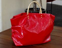 【超軽量チェーンバッグ】　ミディアムトート　シワ加工エナメル　レッド色　中サイズ　GirierMore