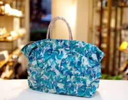 ★新柄 花柄輸入生地　出来上がりました。★　【超軽量チェーントートバッグ】　ミディアムサイズトート　　ターコイズブルー花柄　日本製　GIRIER MORE