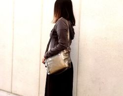 ”トラベルシリーズ”【超軽量チェーンバッグ】小ぶり、外ポケ付きなどトラベル仕様のチェーントート　ピンクブロンズ色　GirierMore