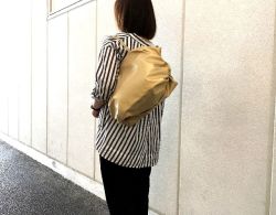 【超軽量チェーントートバッグ】　肩掛けトート　パールゴールド色　大サイズ　日本製　GIRIER MORE