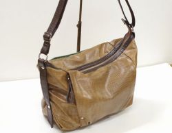 【超軽量チェーンバッグ】ショルダーバッグ　クロコダイル型押し　キャメルベージュ色　GirierMore