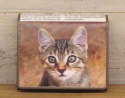 《猫三昧》 リサイクルペーパー＆牛革 BOX３折財布 S09
