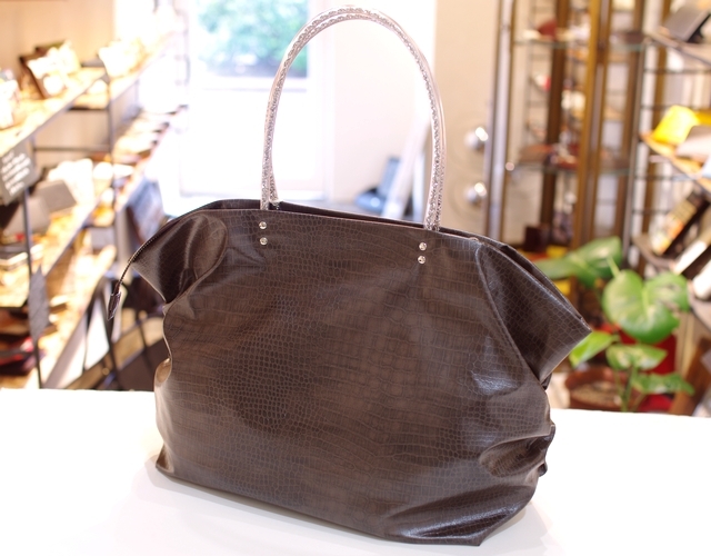 超軽量チェーンバッグ】 肩掛けトート クロコダイル型押し