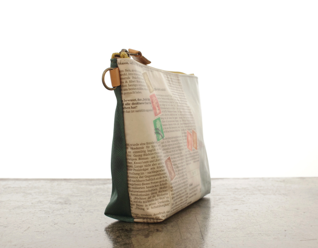 世界に一つだけのショルダーバッグ】 ドイツ新聞×ピーコックグリーン色