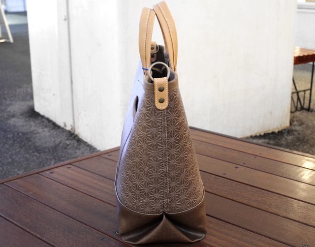 【STONE 】 トートバッグ オリーブグリーン 神戸市 マンホールトートバッグ リーフグリーン | JAPAN UNDERGROUND