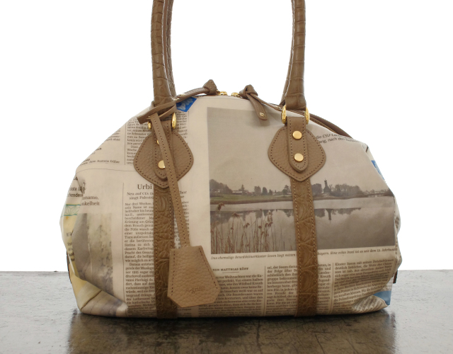 世界に一つだけのボストンバッグ】 ドイツ新聞柄 ミディアムボストン  
