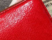 【世界に一つだけのお財布】　牛革&ヴィンテージペーパー長財布　エナメルしわ加工プラムレッド色　ヴィンテージエッセイ柄