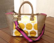 ★新型★【世界に一つだけのキラキラショルダートート】横長型トート小　ショルダーストラップ付　箔ドットゴールド色　ドイツ新聞柄　