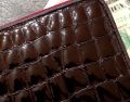 【世界に一つだけのお財布】　牛革&ヴィンテージペーパー長財布　エナメルクロコ型押ココアブラウン色　ヴィンテージエッセイ柄