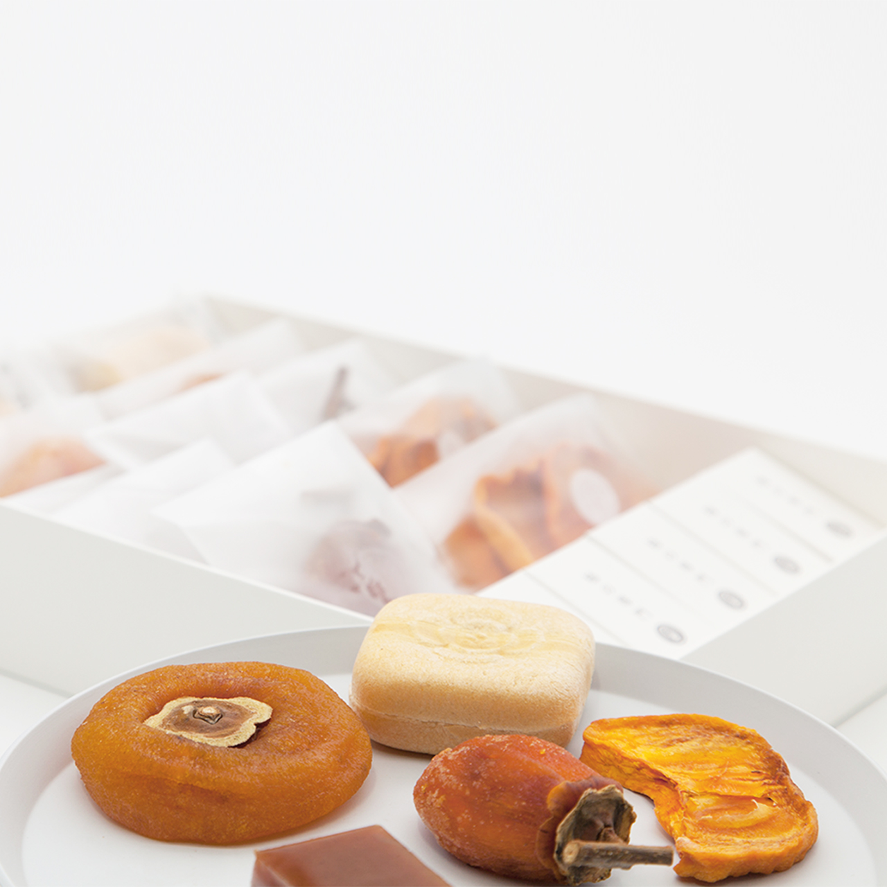 柿もなか×2　郷愁の柿×5　柿日和×2　蜜珠柿×2　干し柿ようかん×6（5〜10月は冷蔵便）