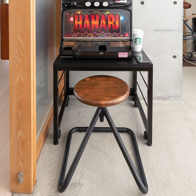 アイアンスタンド あなたに快適なプレイと便利さを。 A-SLOT
