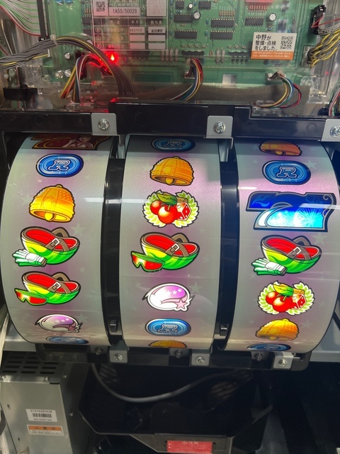 【中リールに凹み・透けあり】【コイン不要機ゴールド付き！】～ガールズケイリン～G1フェアリーグランプリ No.57597