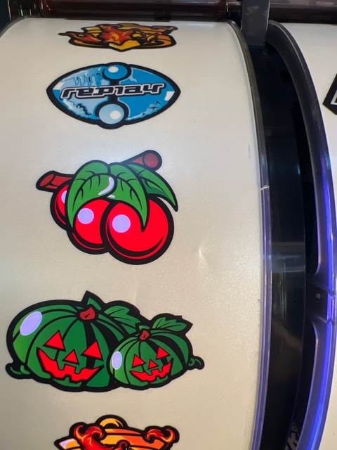 【中リールに凹み・ヒビ割れあり】【コイン不要機ブロンズ付き！】タイヨーエレック パチスロ マーベルヒーローズ No.16402