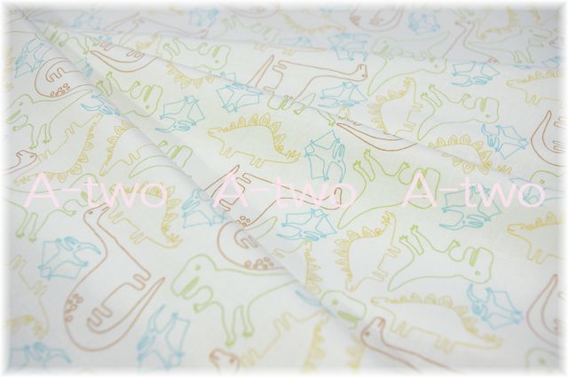 moda　Stomp Stomp Roar　White　20821-11　（約110cm幅×50cm）
