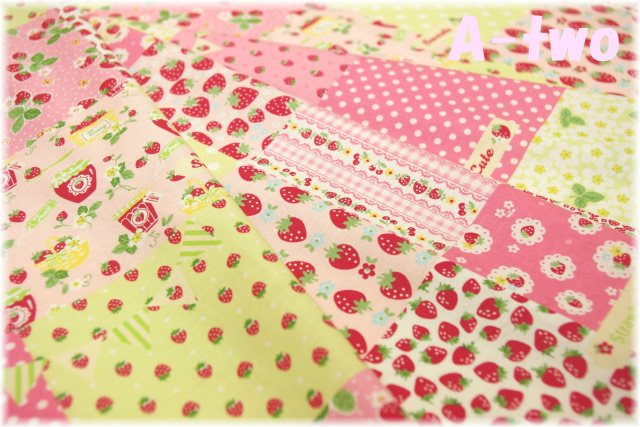 ストロベリーパッチ　ピンク×ライトグリーン　（約110cm幅×50cm）