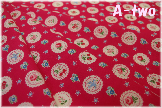 ファンシースカラップ　レッド　AT826284-D　（約110cm幅×50cm）