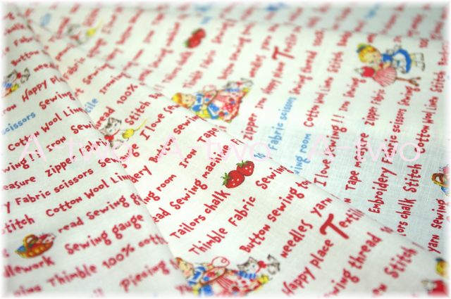 Run Run Girls mini　生成り×レッド　AT826810-A　（約110cm幅×50cm）