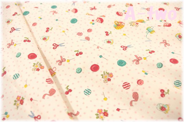 Happy Hands Sew Sweets　生成り×カラフル　AT829635-A　（約110cm幅×50cm）