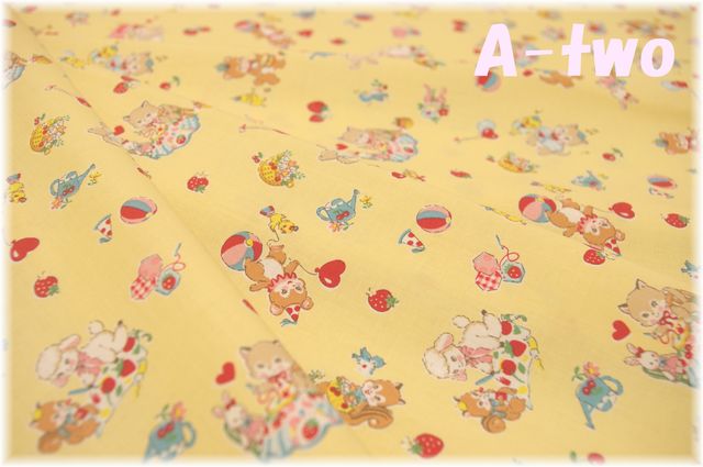 ファンシーアニマル　イエロー　AT829716-C　（約110cm幅×50cm）