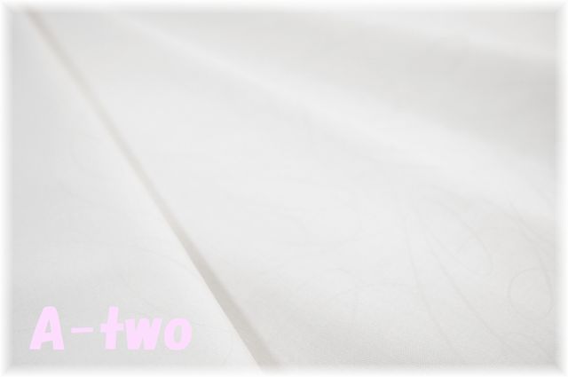 Maywood Studio　WHISPER WHITES　303　（約110cm幅×50cm）