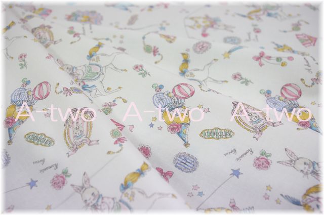 YUWA　sobakasu-kids.　Romantic Circus　生成り　SK829753-A　（約110cm幅×50cm）