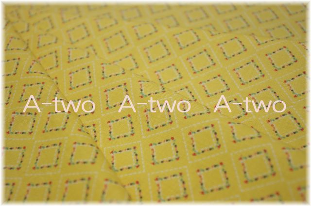 SQUARE　YELLOW　（約110cm幅×50cm）