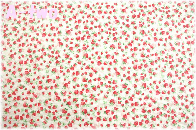 スィートストロベリー　キルティング　生成り　（約110cm幅×50cm）