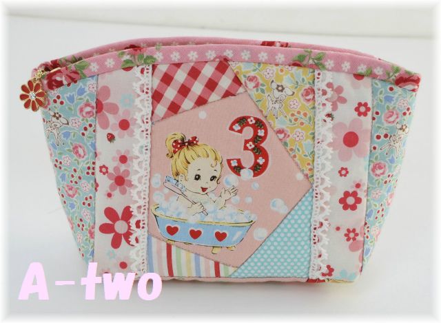 「Happy & Lovely Quilt」　No.17　クレイジーキルトのポーチ