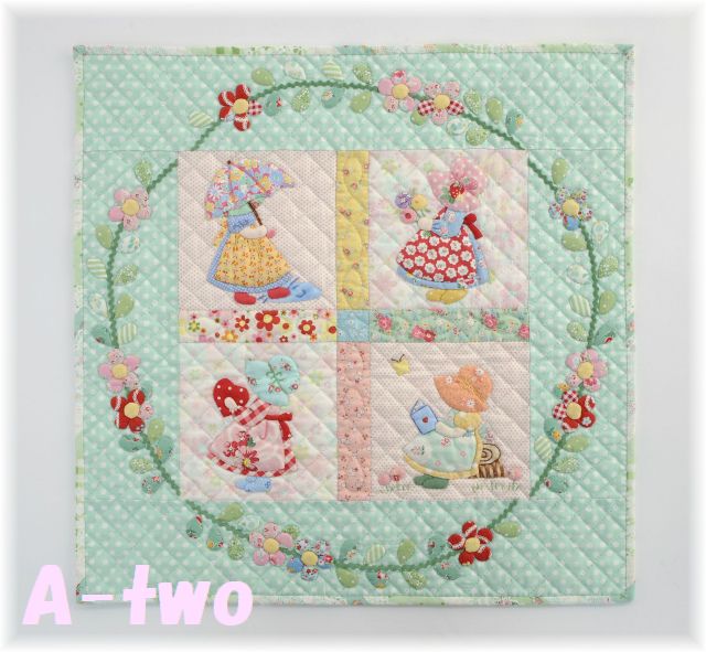 「Happy & Lovely Quilt」　No.19　スーのミニタペストリー