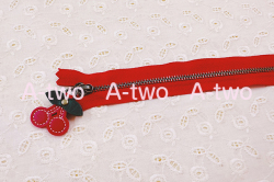 SOLD◆ファスナーチャーム  カフェ 家 赤 ハンドメイド  c2 SOLD◇ファスナーチャーム カフェ 家 赤 ハンドメイド c2