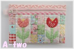「Happy & Lovely Quilt」　No.2　ぺたんこポーチ　チューリップ