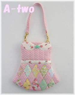 Happy Lovely Quilt No 13 ワンピース型のスマホポーチ