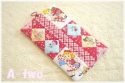 ルンルンガールズのフラットポーチ