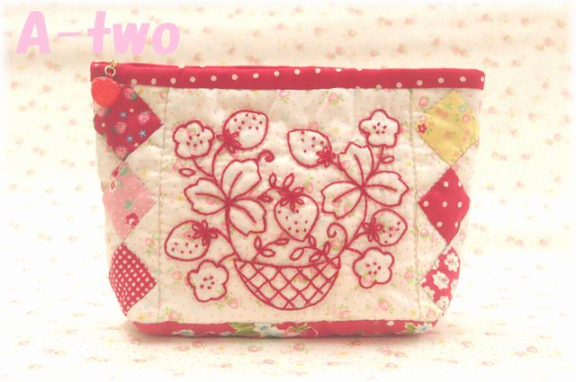 ストロベリーバスケットのポーチ