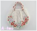 「Happy & Lovely Quilt」　No.9　お花のラウンドバッグ