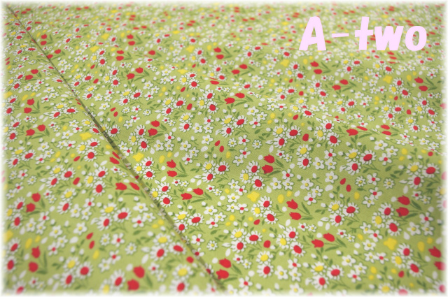 WINDHAM FABRICS　LITTLE RED RIDING HOOD　フラワー　グリーン　50302-3　（約110cm幅×50cm）