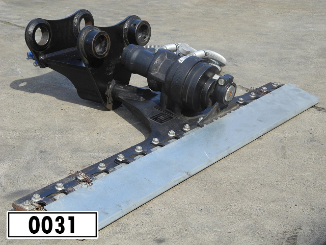 中古 トリマー 剪定草刈機 徳光建機製 TT120 1t-3tクラス用 (ATT-0031)