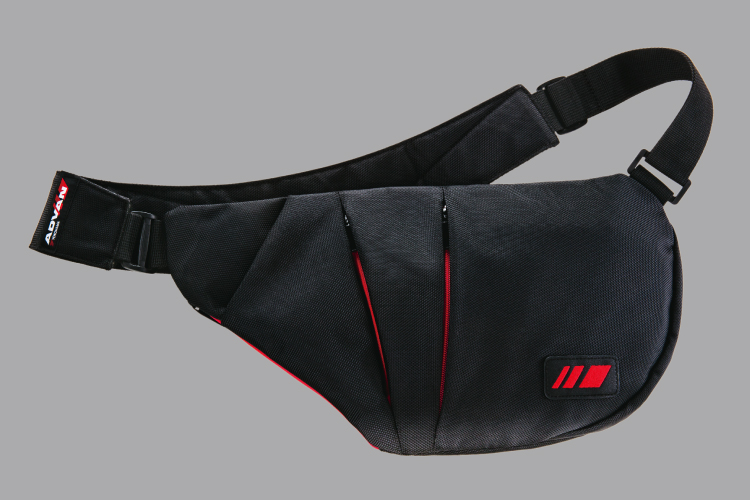 ADVAN ボディバッグ