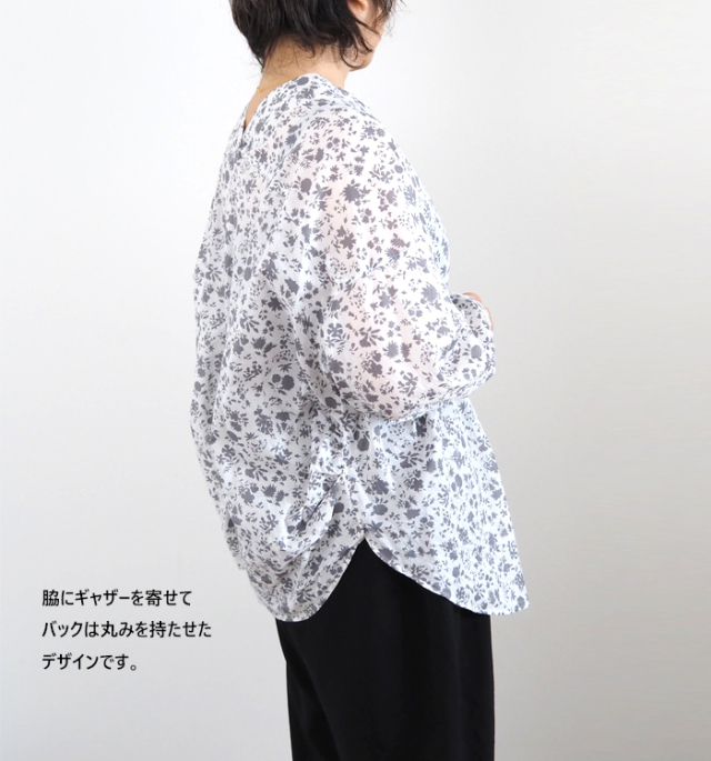 mizuiro ind ミズイロインド スモールフラワープリントVネックシャツ